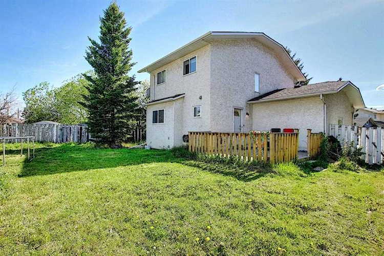 20 Martinglen Place NE Calgary, AB T3J 3J1