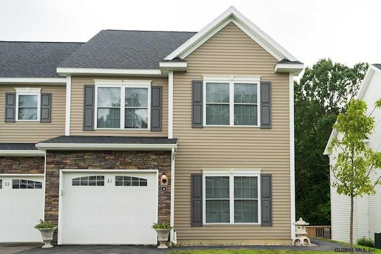 31 Reutter Dr Selkirk, NY 12158