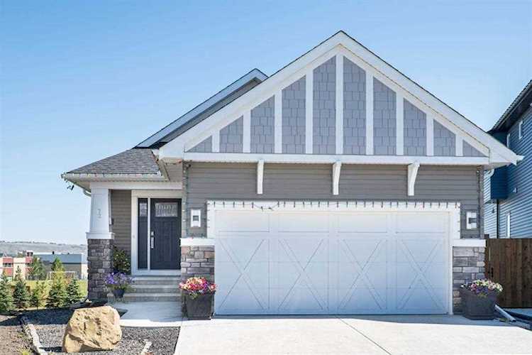 72 Emberside Glen Cochrane, AB T4C 2L7
