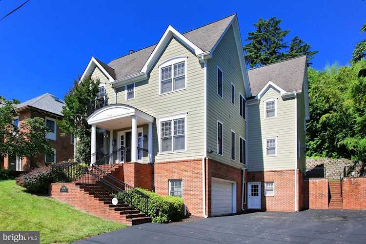1716 Lynn St S Arlington, VA 22202