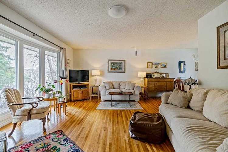 2215 37 St SW Calgary, AB T3E 3A5