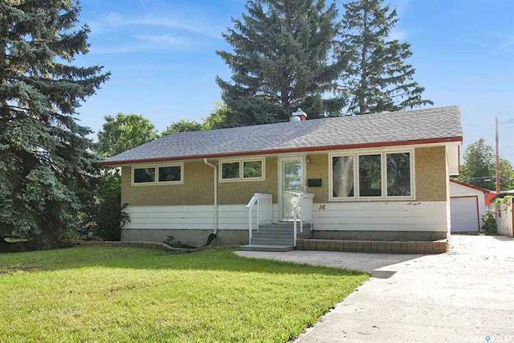 16 St John Place Regina, SK S4R 2W3