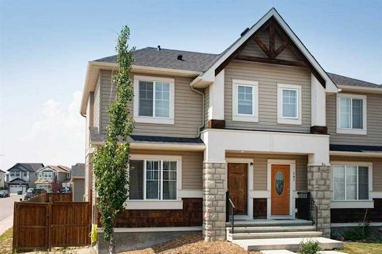 145 Skyview Point Green NE Calgary, AB T3N 0G7
