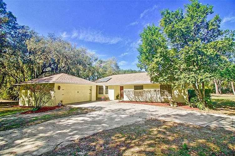 300 Lake Proctor Ct Geneva, FL 32732 | MLS O5923131 Photo 1