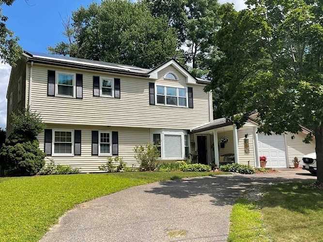 136 Ardsley Cir Brockton, MA 02302