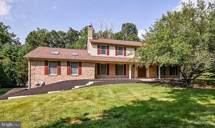 100 Hockessin Valley Falls Dr Hockessin, DE 19707