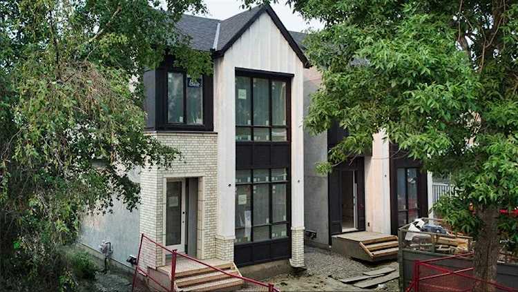2126B 52 Ave SW Calgary, AB T3E 1K3