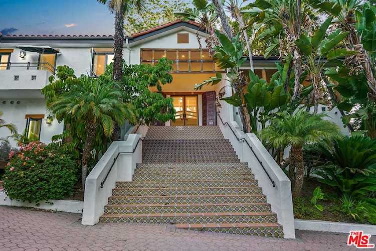17036 Rancho St Encino, CA 91316