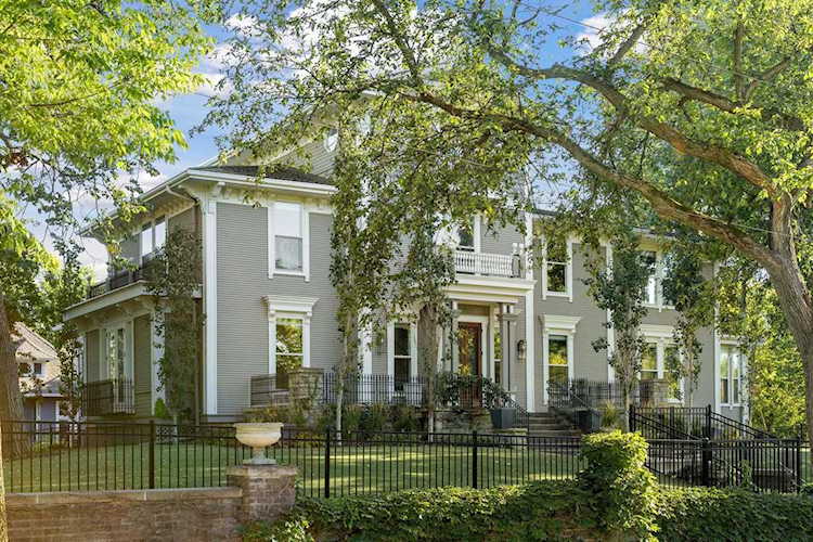 1903 Mount Curve Avenue Minneapolis, MN 55403