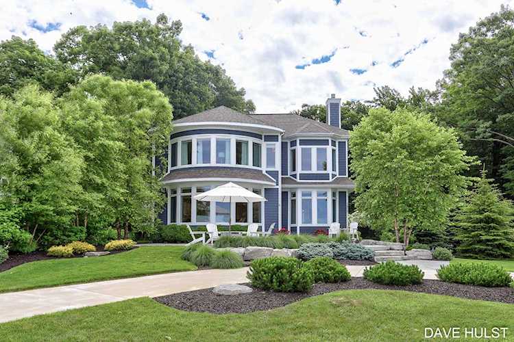 2809 Lakeshore Dr Fennville, MI 49408