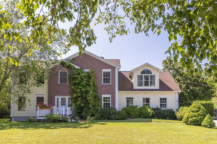 589 Commercial St Rockport, ME 04856
