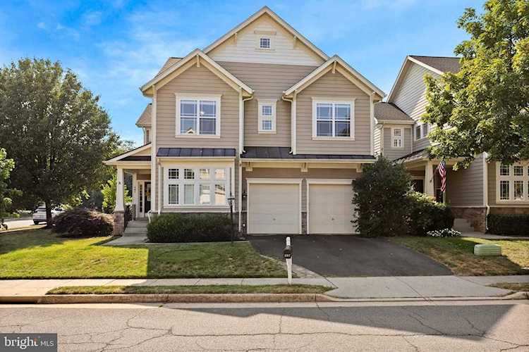 297 Ariel Dr Leesburg, VA 20176