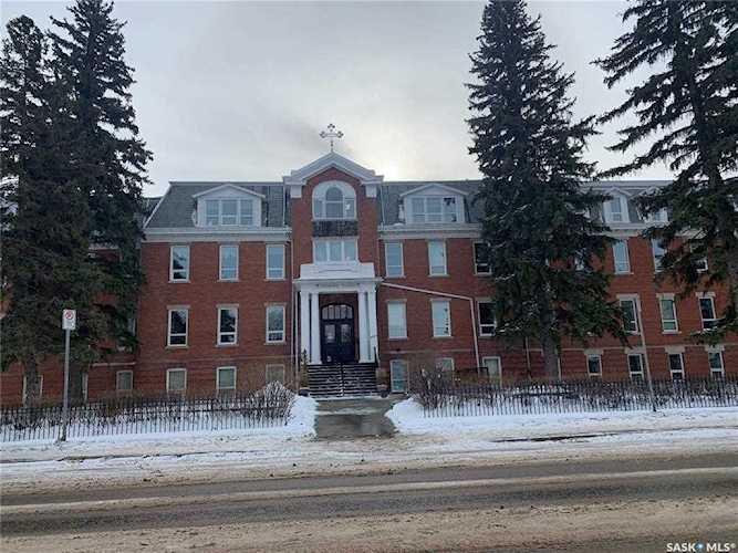 3225 13th Ave Regina, SK S4S 2Z1