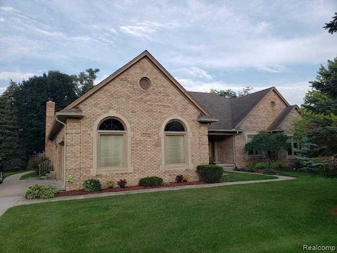 54024 Whitby Way Shelby Twp, MI 48316