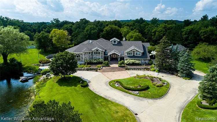 5760 Winkler Mill Rd Oakland Twp, MI 48306
