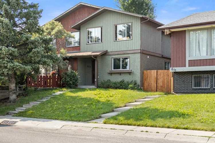 613 Whitewood Rd NE Calgary, AB T1Y 4A1