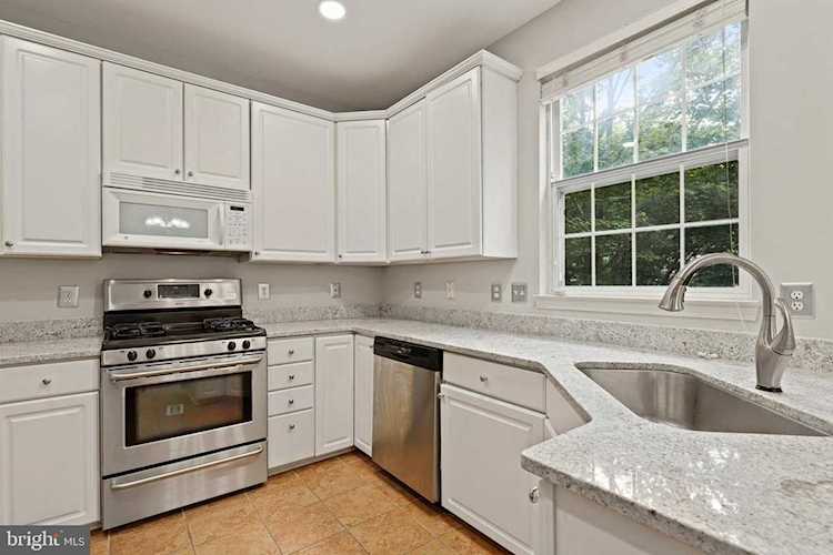 4164 Zinnia Ln Fairfax, VA 22030