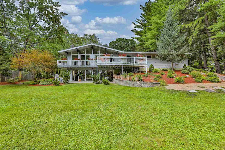 49 Ledgewood Rd Manchester, NH 03104