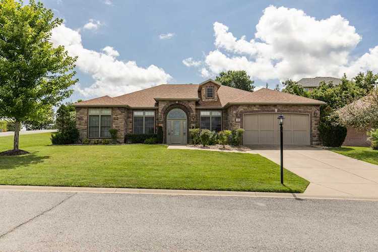 226 Stoney Pointe Dr Hollister, MO 65672
