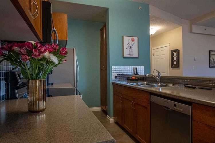 24 Hemlock Crescent SW #3505 Calgary, AB T3C 2Z1