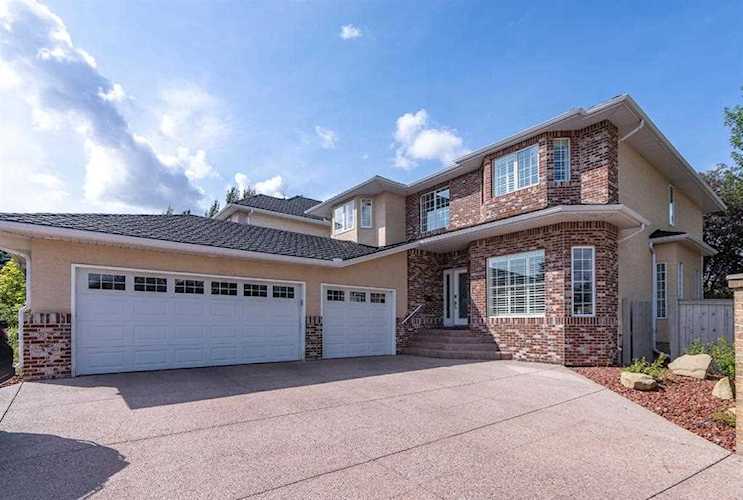 438 Candle Place SW Calgary, AB T2W 3B3