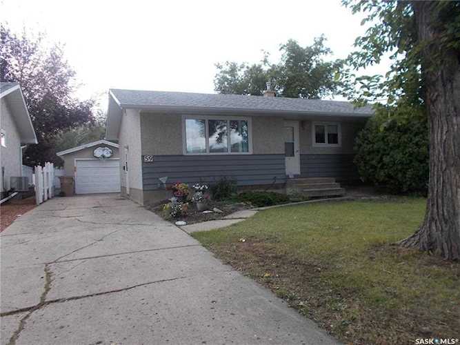 59 Elmview Rd Regina, SK S4R 0B4