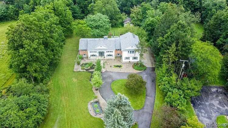 8882 Napier Rd Northville Twp, MI 48168