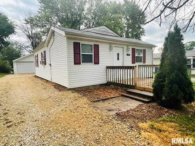 317 S 14th St Le Claire, IA 52753