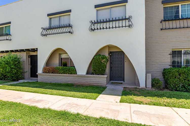 2858 E Clarendon Avenue Phoenix, AZ 85016