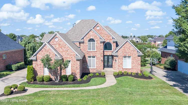 2218 Highland Springs Pl Louisville, KY 40245