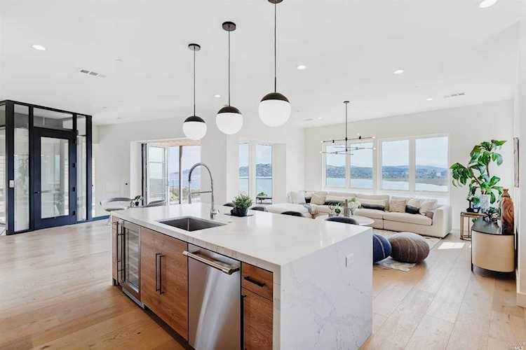 33 Drakes Cove Court Larkspur, CA 94939