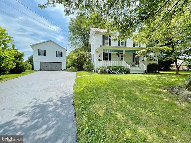 410 Nursery Ave S For Sale in Purcellville Photo 1