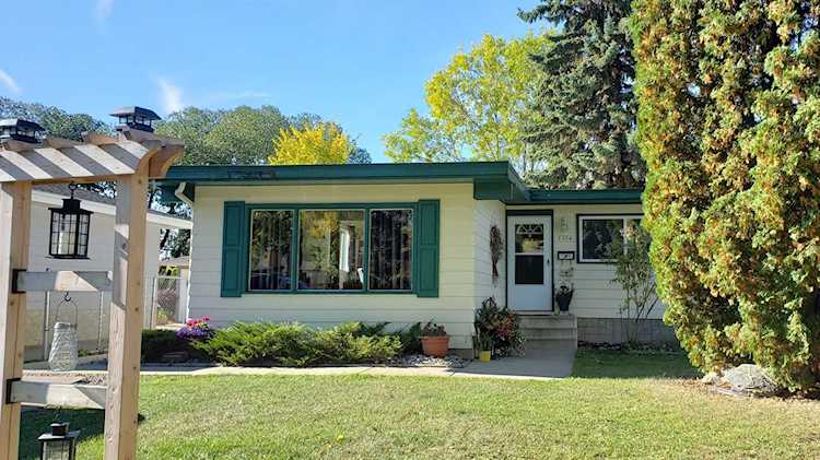 1114 Moyer Drive Sherwood Park, AB T8A 1E6