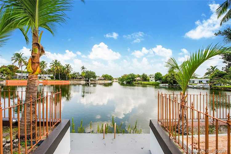 6401 SW 62nd Ter South Miami, FL 33143