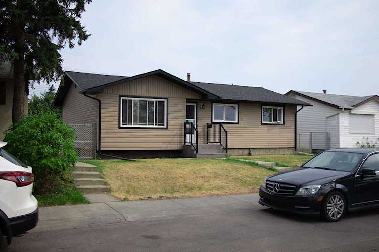 5616 137 Avenue Edmonton, AB T5A 1C8