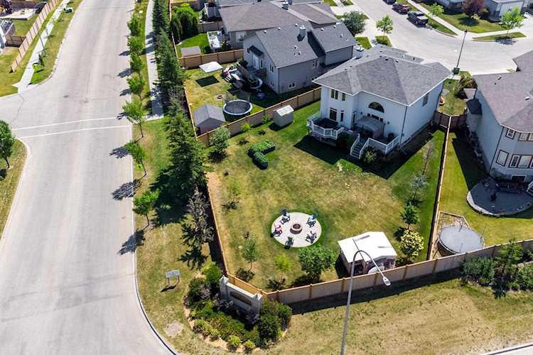 12 Walters Place Leduc, AB T9E 8S7