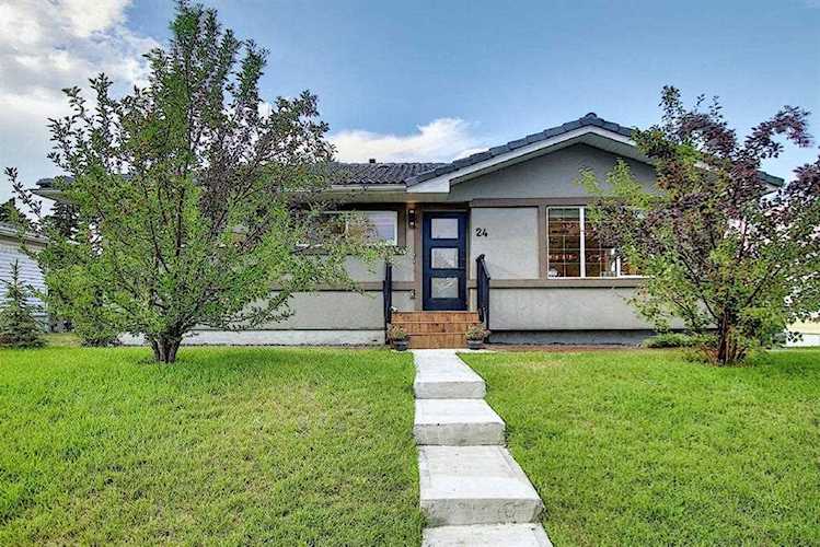 24 Hyslop Dr SW Calgary, AB T2V 3A1