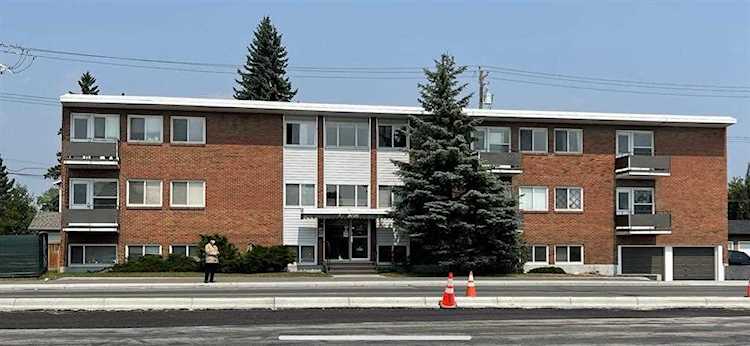 2020 16 Ave NW #4 Calgary, AB T2M 0S7
