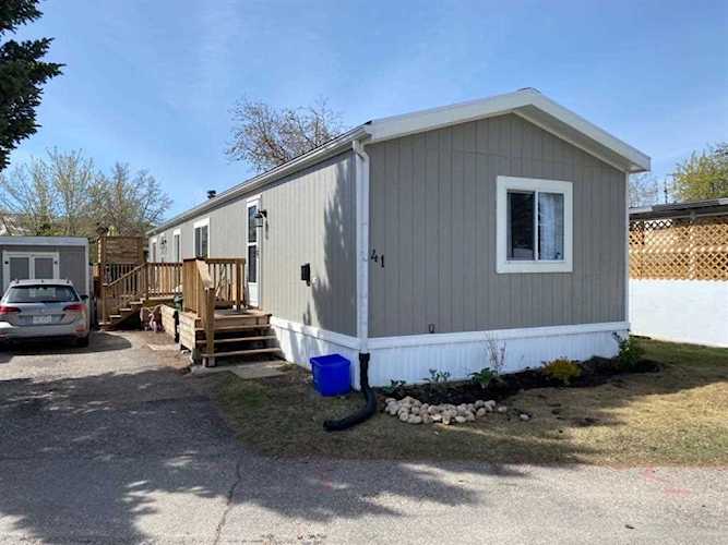 3223 83 St NW #41 Calgary, AB T3B 5M8