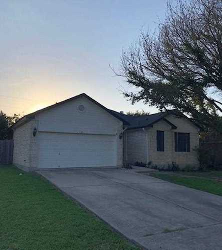 125 Little Lake RD Hutto, TX 78634
