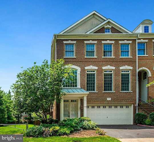 10351 Fitzpatrick Ln Oakton, VA 22124