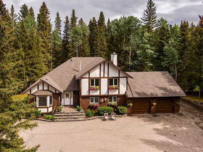 32 Mountain Lion Place Bragg Creek, AB T0L 0K0