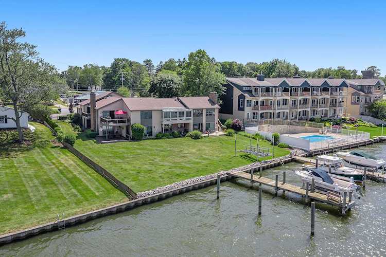 1637 South Shore Dr Holland, MI 49423