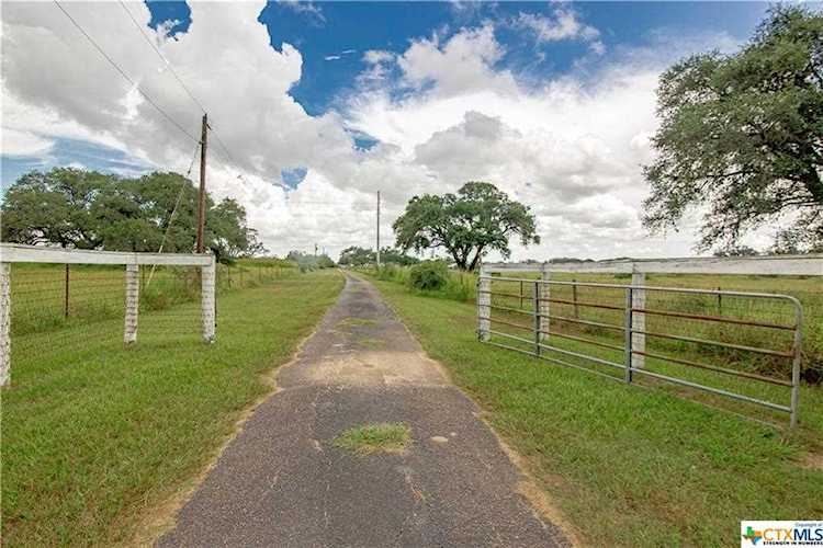1786 E Fannin Goliad, TX 77963