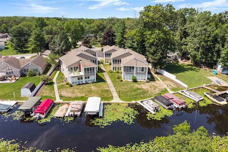 510 S Harkless Drive #6 Syracuse, IN 46567 | MLS 202135371 Photo 1