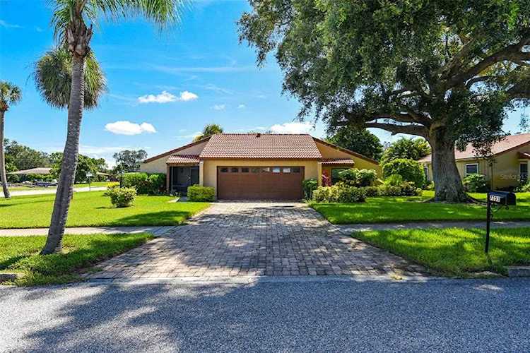 7203 Willow St Sarasota, FL 34243