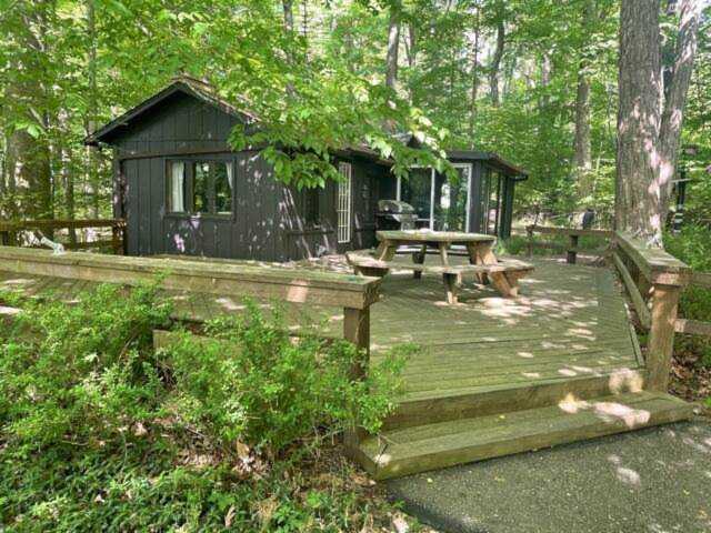 2172 Lakeshore Dr Fennville, MI 49408