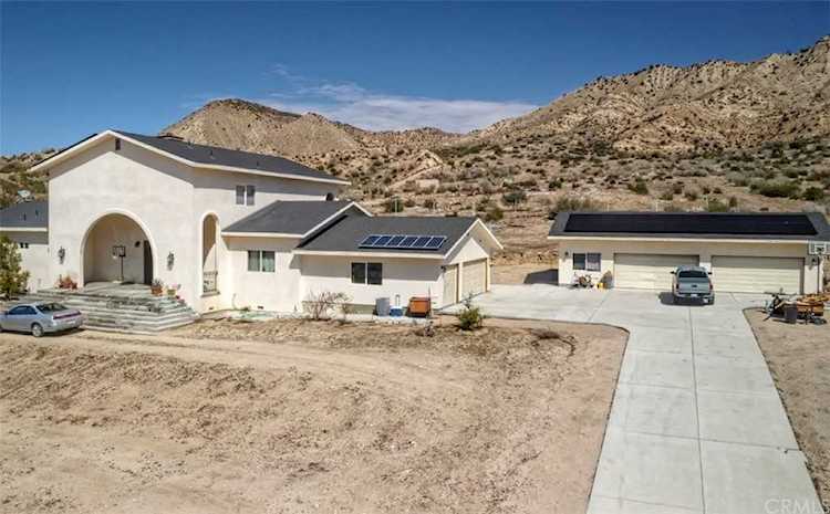 6772 Macapa Dr Phelan, CA 92371