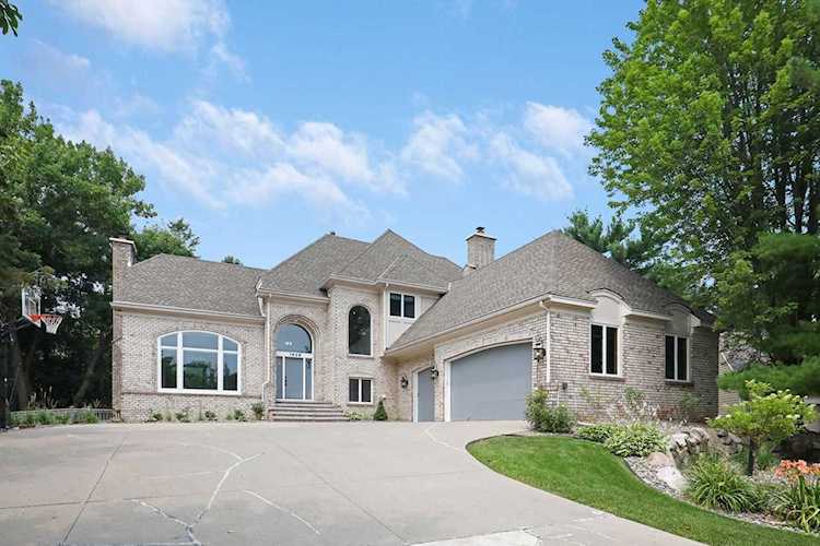 1628 Quail Ridge Circle Woodbury, MN 55125