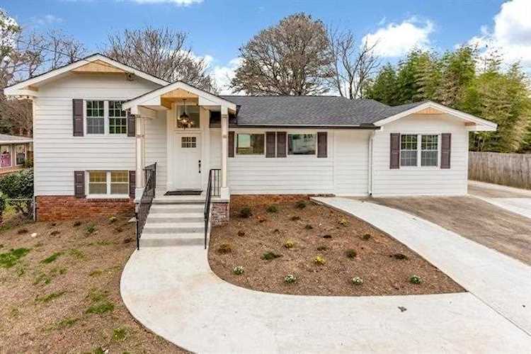 1635 Spruce Valley Drive Decatur, GA 30033